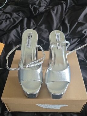 Steve Madden Silver Metallic Platform Strappy Sandals